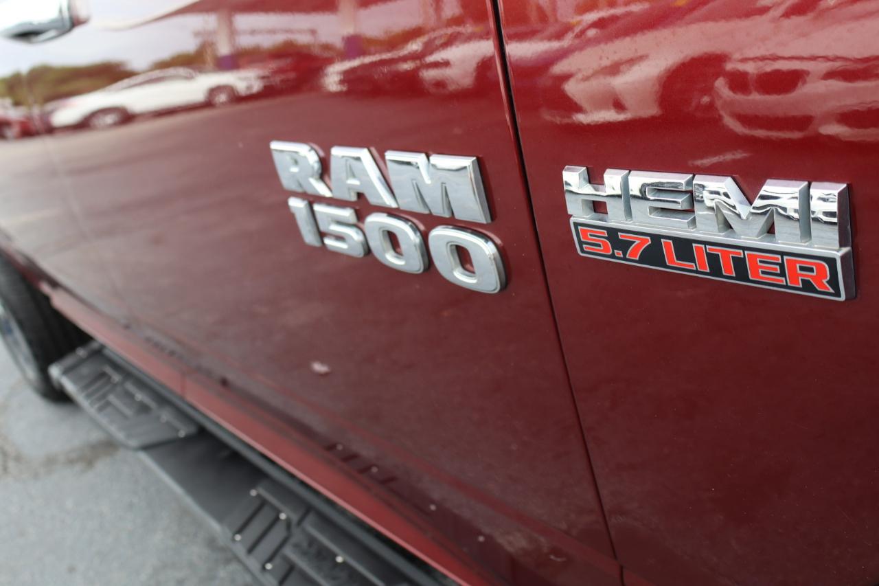 RAM 1500 4WD Crew Cab 140.5" Express 2016