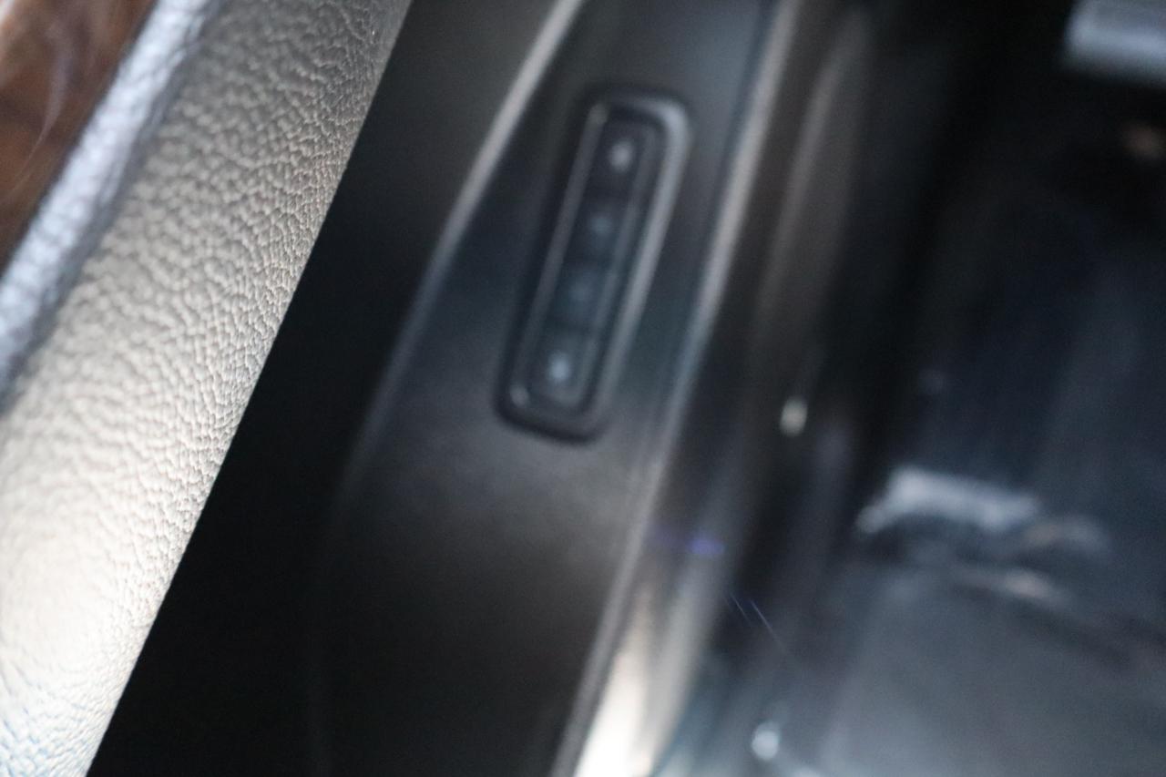 Chevrolet Suburban 4WD 4dr 1500 LT 2019