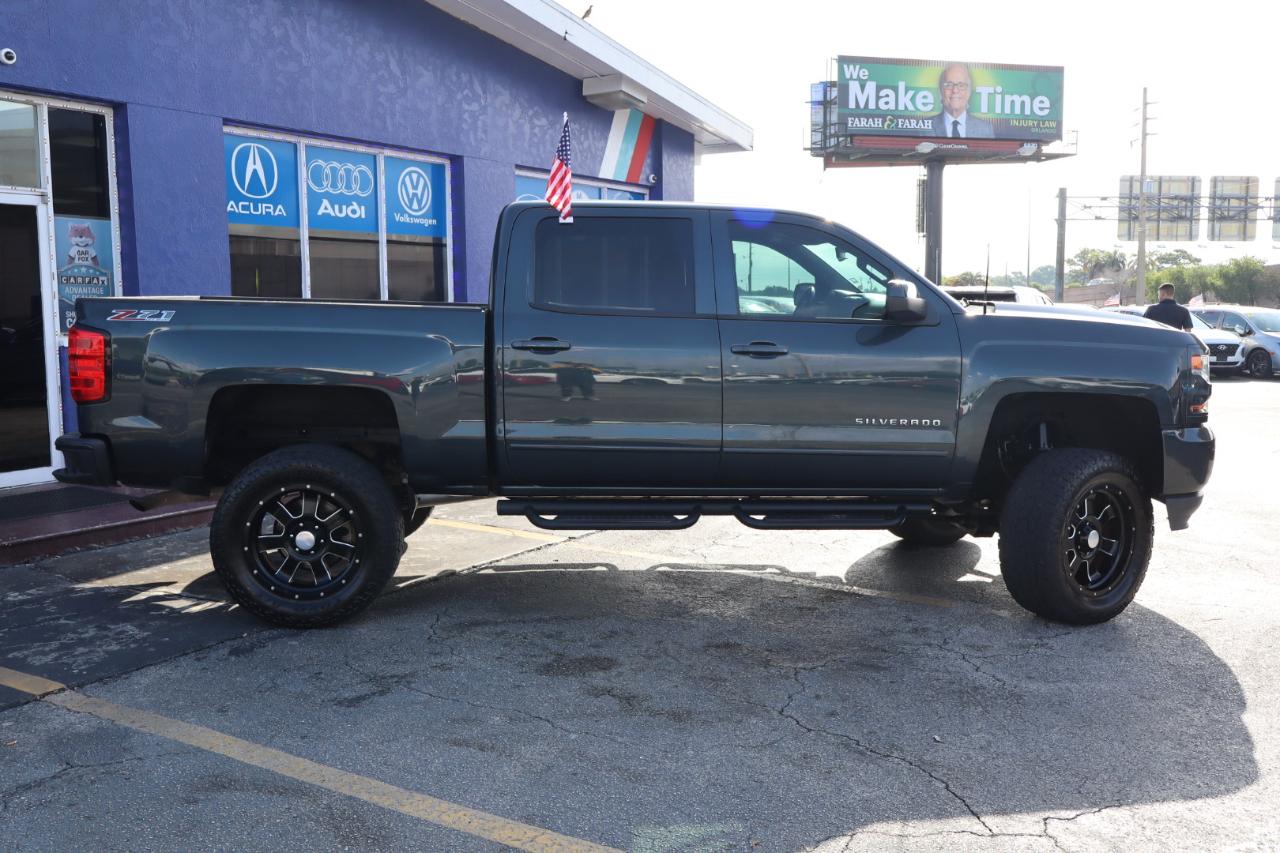 Chevrolet Silverado 1500 4WD Crew Cab 143.5" LT w/2LT 2017