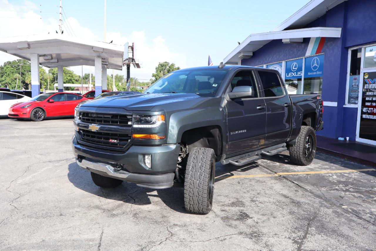 Chevrolet Silverado 1500 4WD Crew Cab 143.5" LT w/2LT 2017