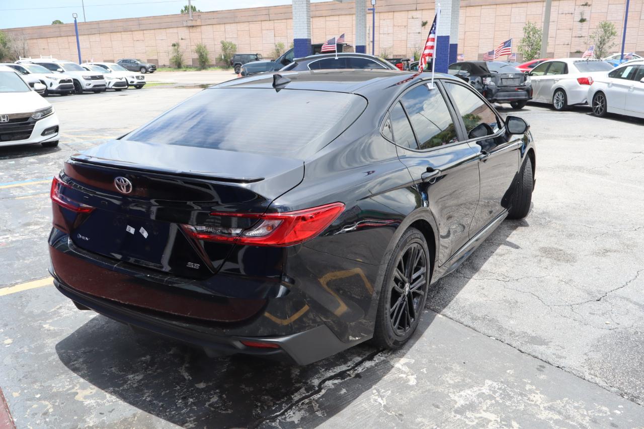 Toyota Camry SE (Natl) 2025