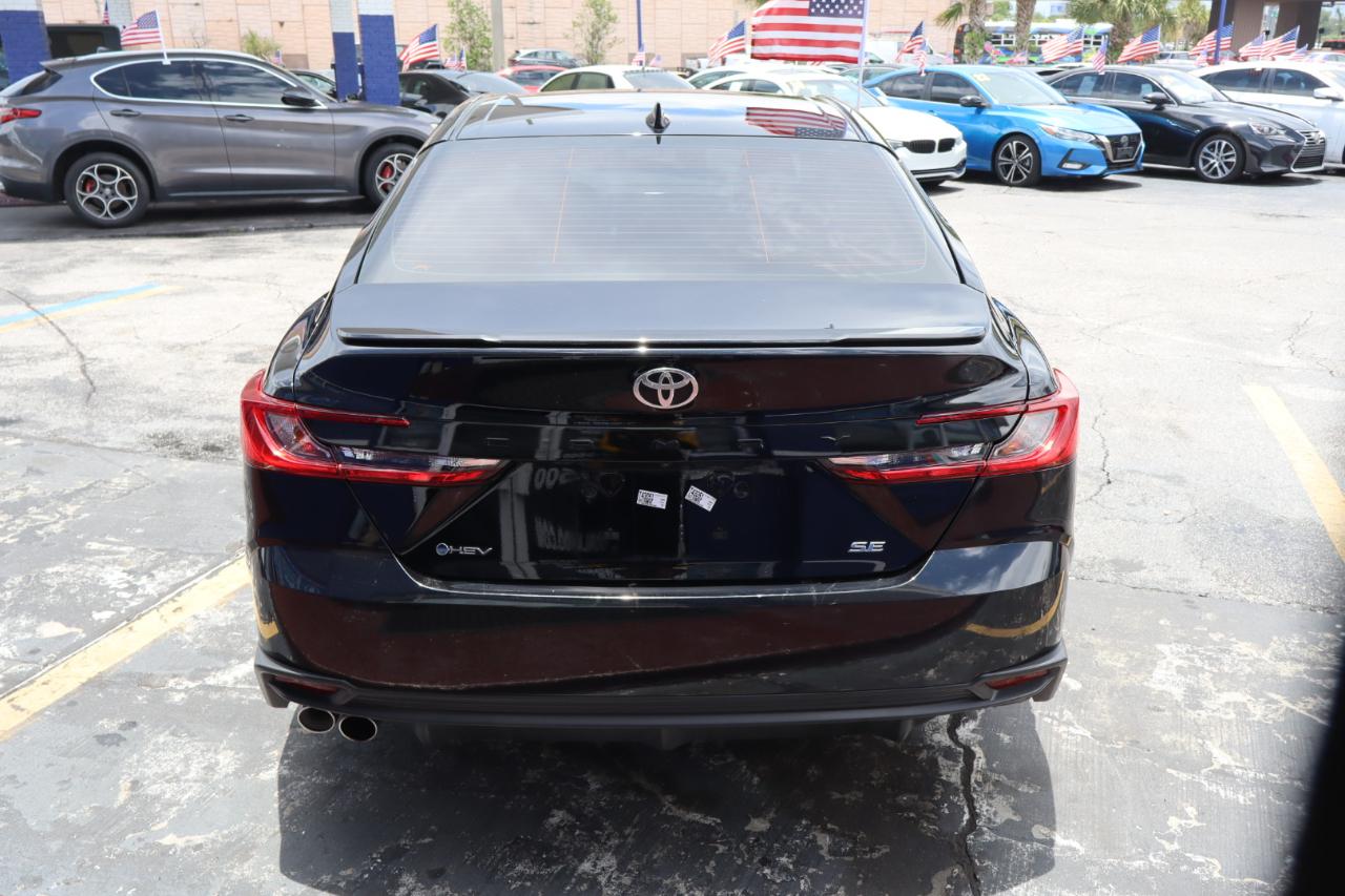 Toyota Camry SE (Natl) 2025