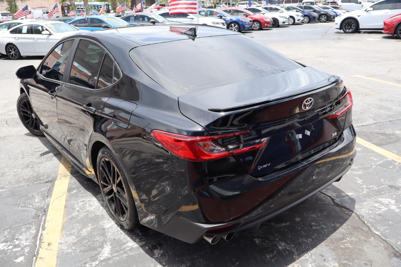 Toyota Camry SE (Natl) 2025
