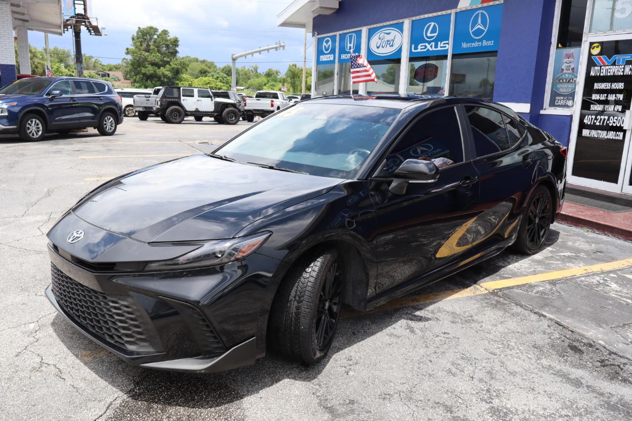 Toyota Camry SE (Natl) 2025