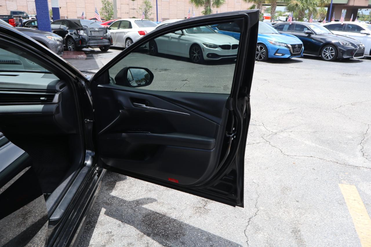 Toyota Camry SE (Natl) 2025