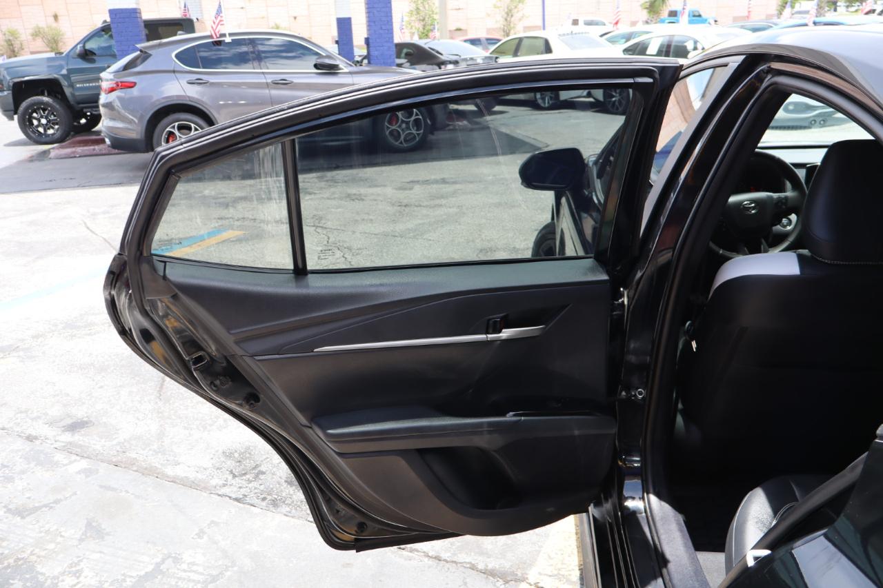 Toyota Camry SE (Natl) 2025