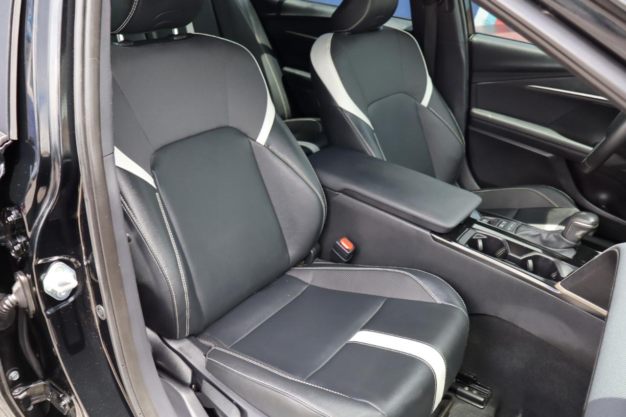 Toyota Camry SE (Natl) 2025