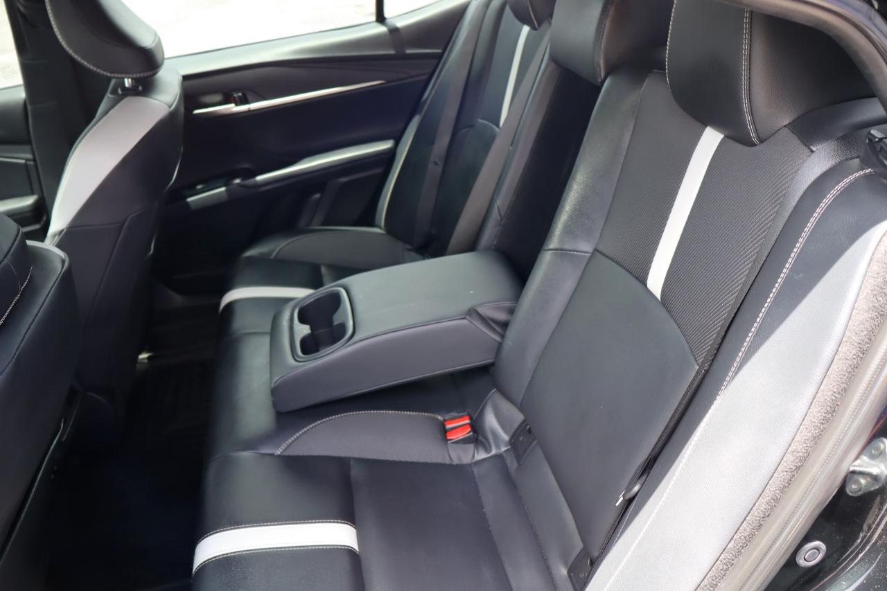 Toyota Camry SE (Natl) 2025