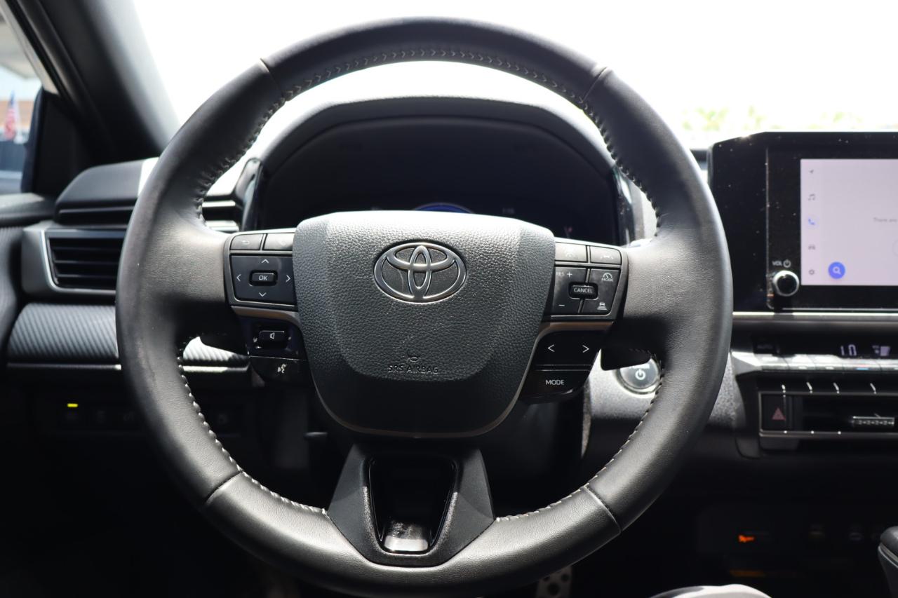 Toyota Camry SE (Natl) 2025