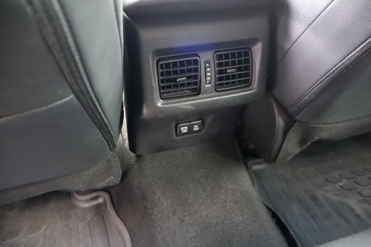 Toyota Camry SE (Natl) 2025