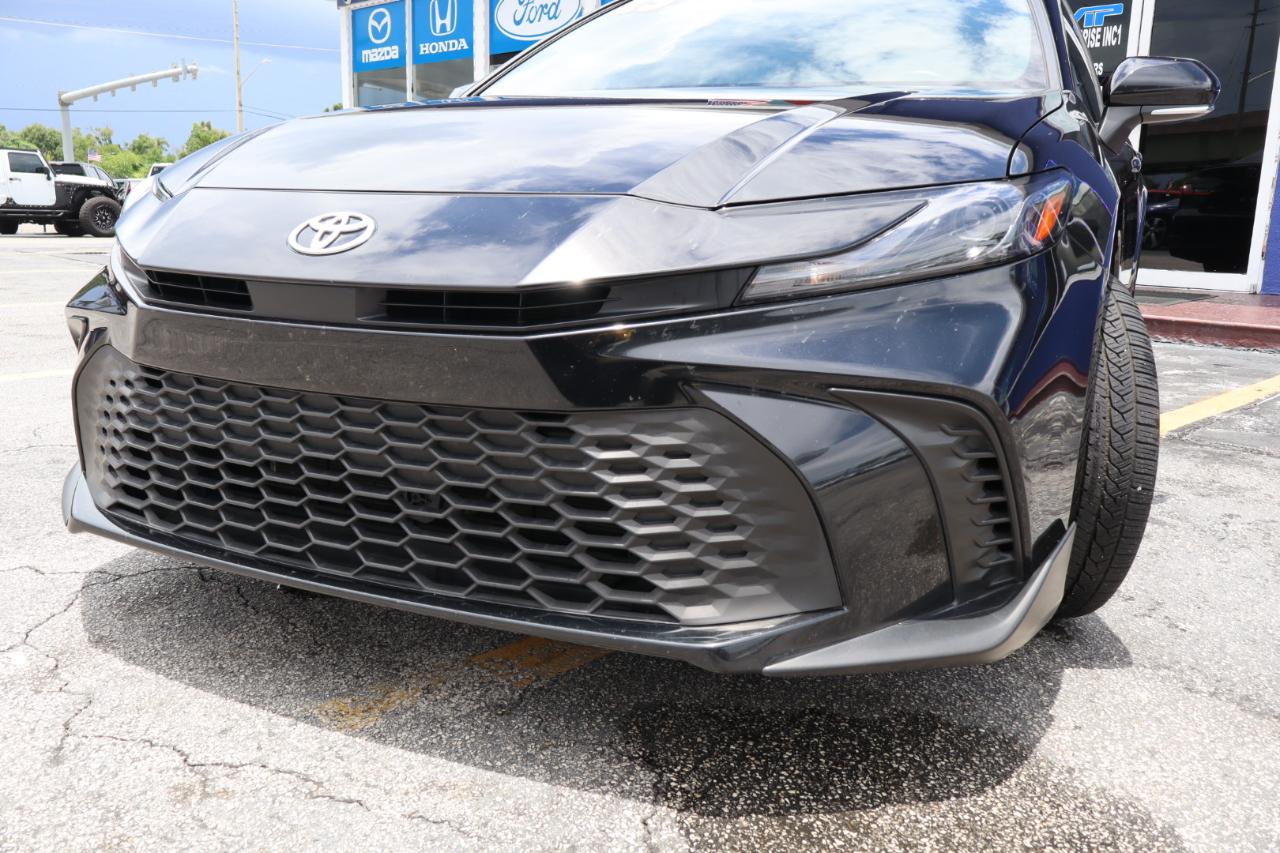 Toyota Camry SE (Natl) 2025