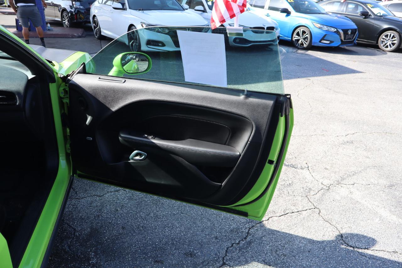 Dodge Challenger 2dr Cpe R/T Scat Pack 2015