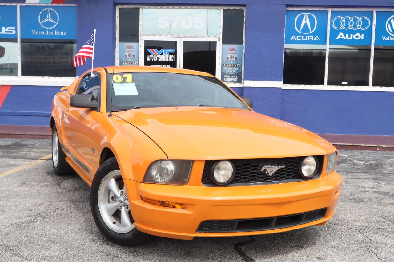 Ford Mustang 2dr Cpe GT Deluxe 2007