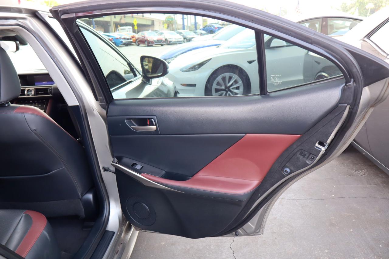 Lexus IS IS 300 RWD 2018