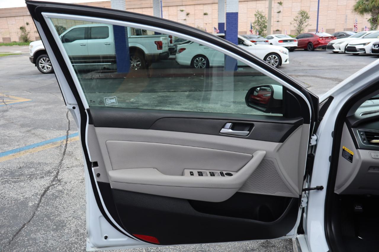 Hyundai Sonata 4dr Sdn 2.4L Sport PZEV 2016