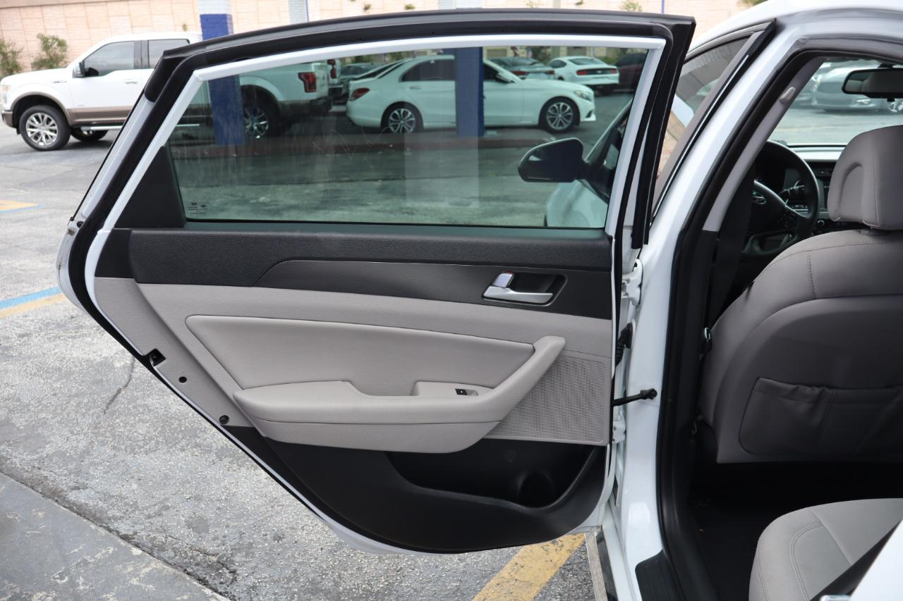 Hyundai Sonata 4dr Sdn 2.4L Sport PZEV 2016