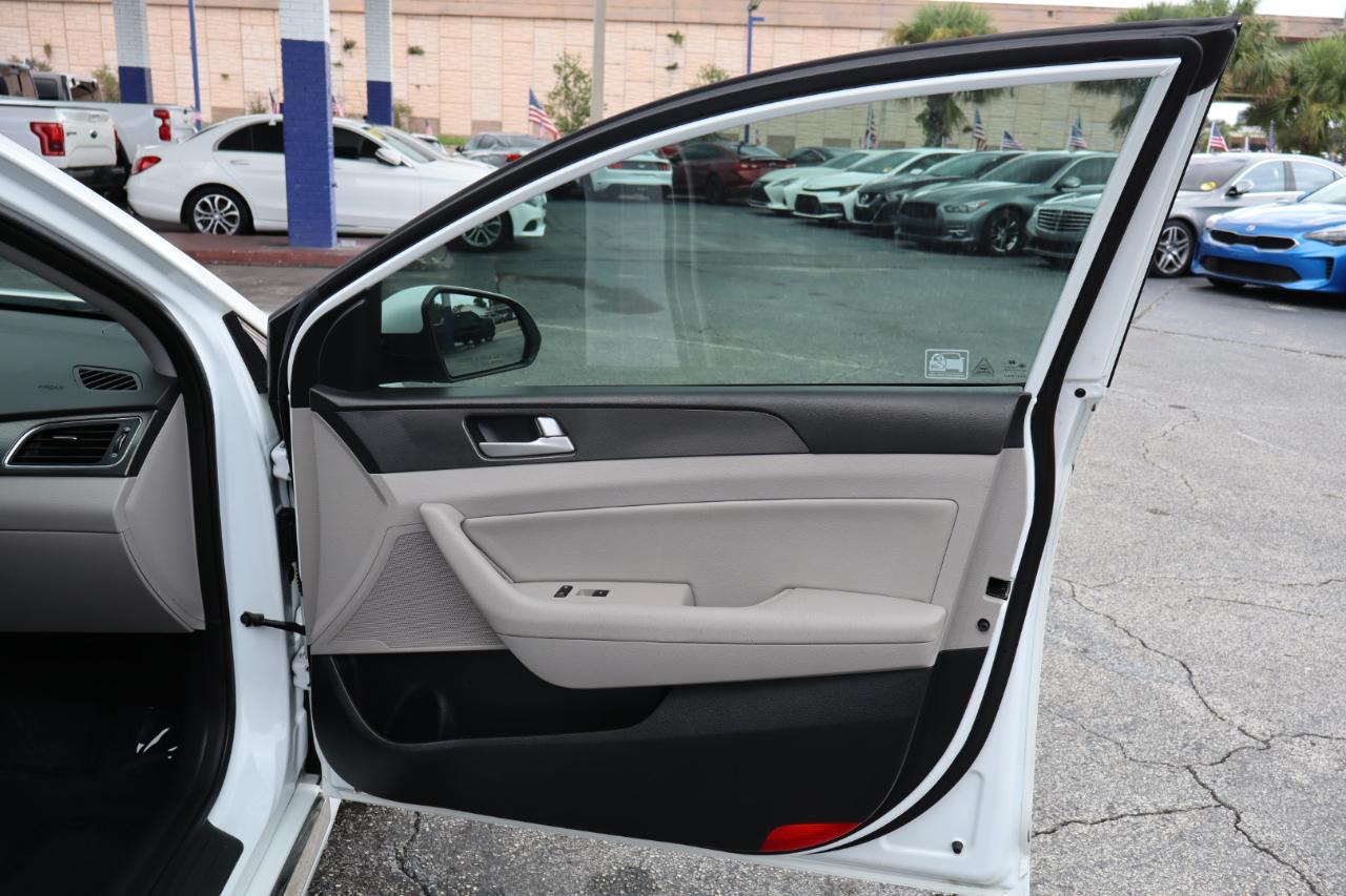 Hyundai Sonata 4dr Sdn 2.4L Sport PZEV 2016