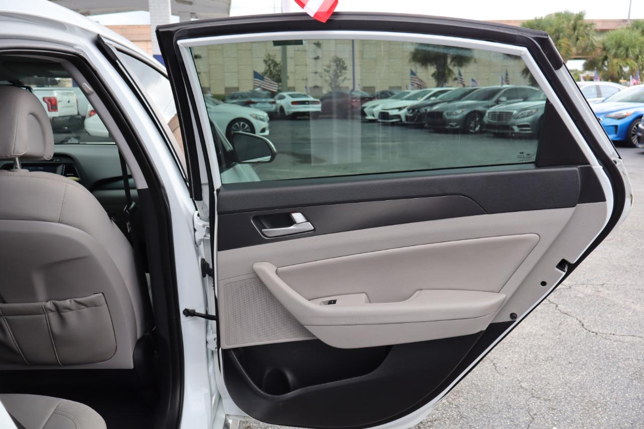 Hyundai Sonata 4dr Sdn 2.4L Sport PZEV 2016