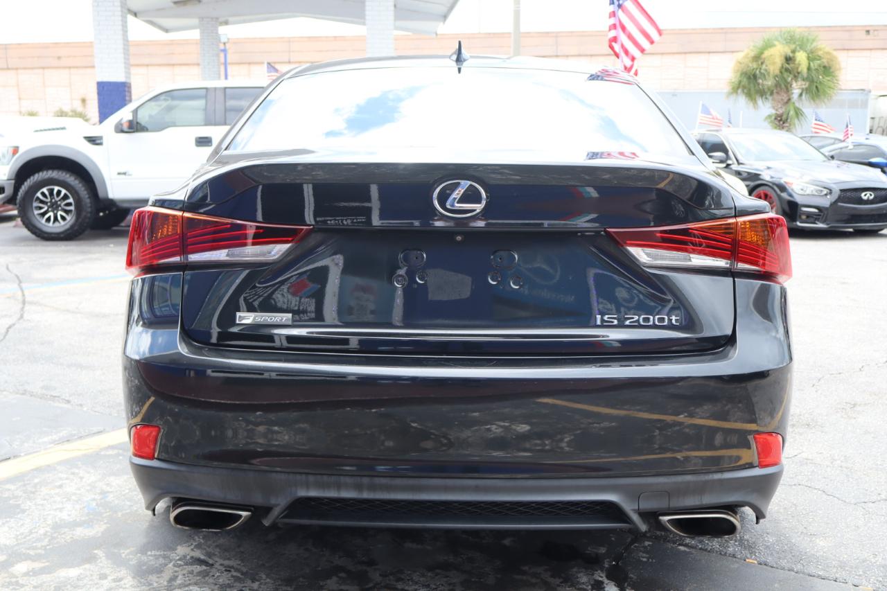 Lexus IS IS Turbo RWD 2017