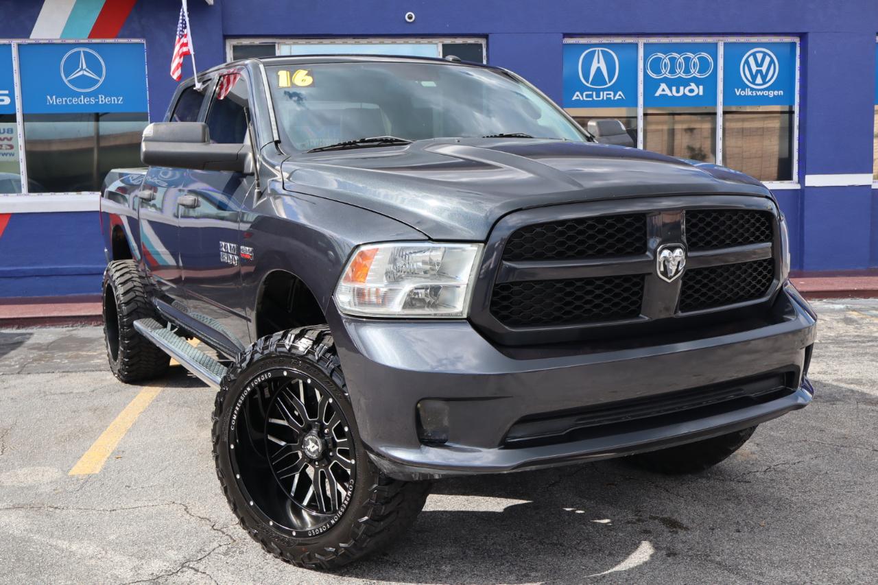 RAM 1500 2WD Crew Cab 140.5" Express 2016
