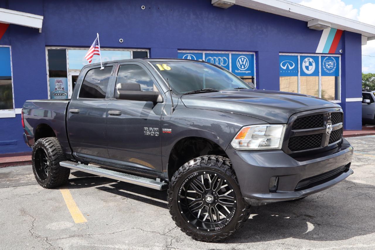 RAM 1500 2WD Crew Cab 140.5" Express 2016