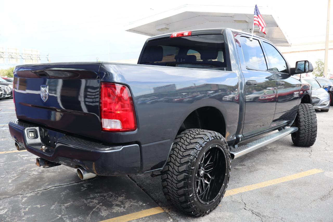 RAM 1500 2WD Crew Cab 140.5" Express 2016