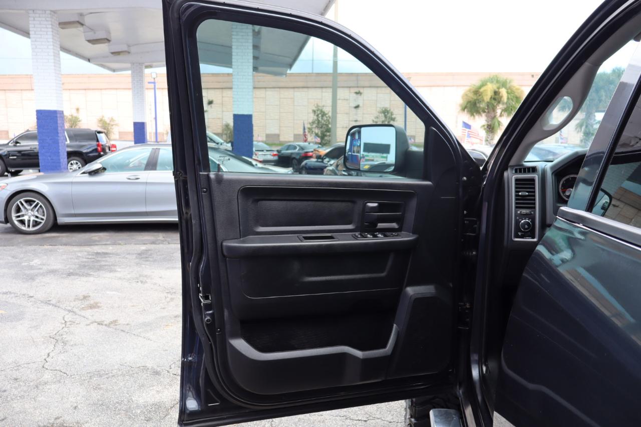 RAM 1500 2WD Crew Cab 140.5" Express 2016