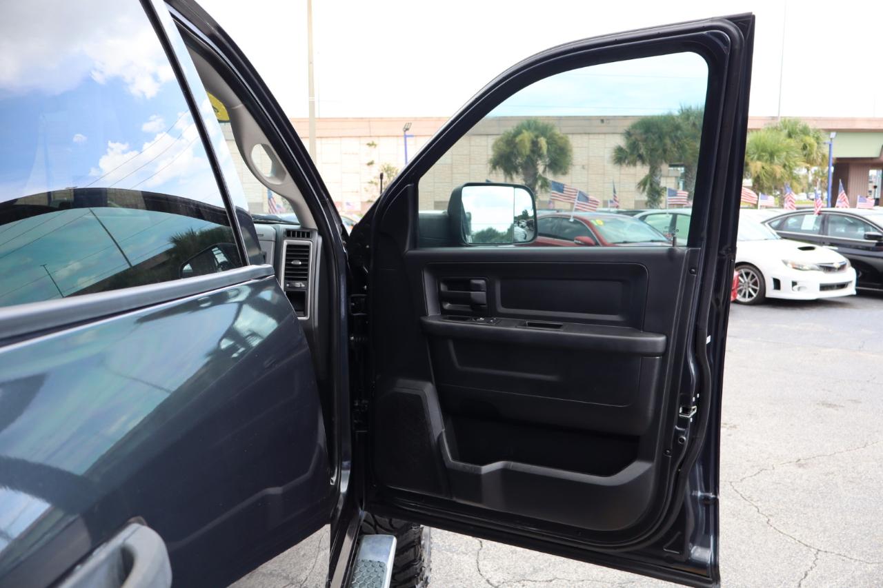 RAM 1500 2WD Crew Cab 140.5" Express 2016