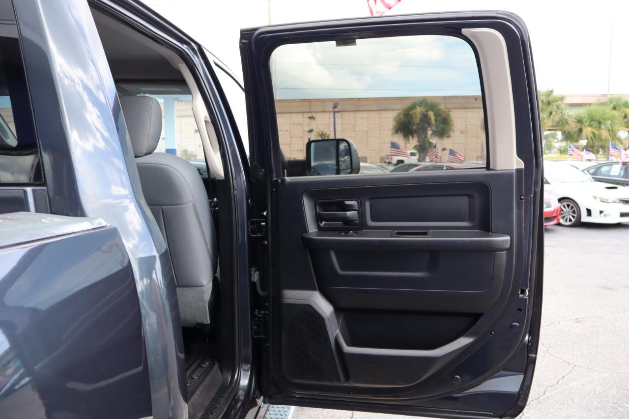RAM 1500 2WD Crew Cab 140.5" Express 2016