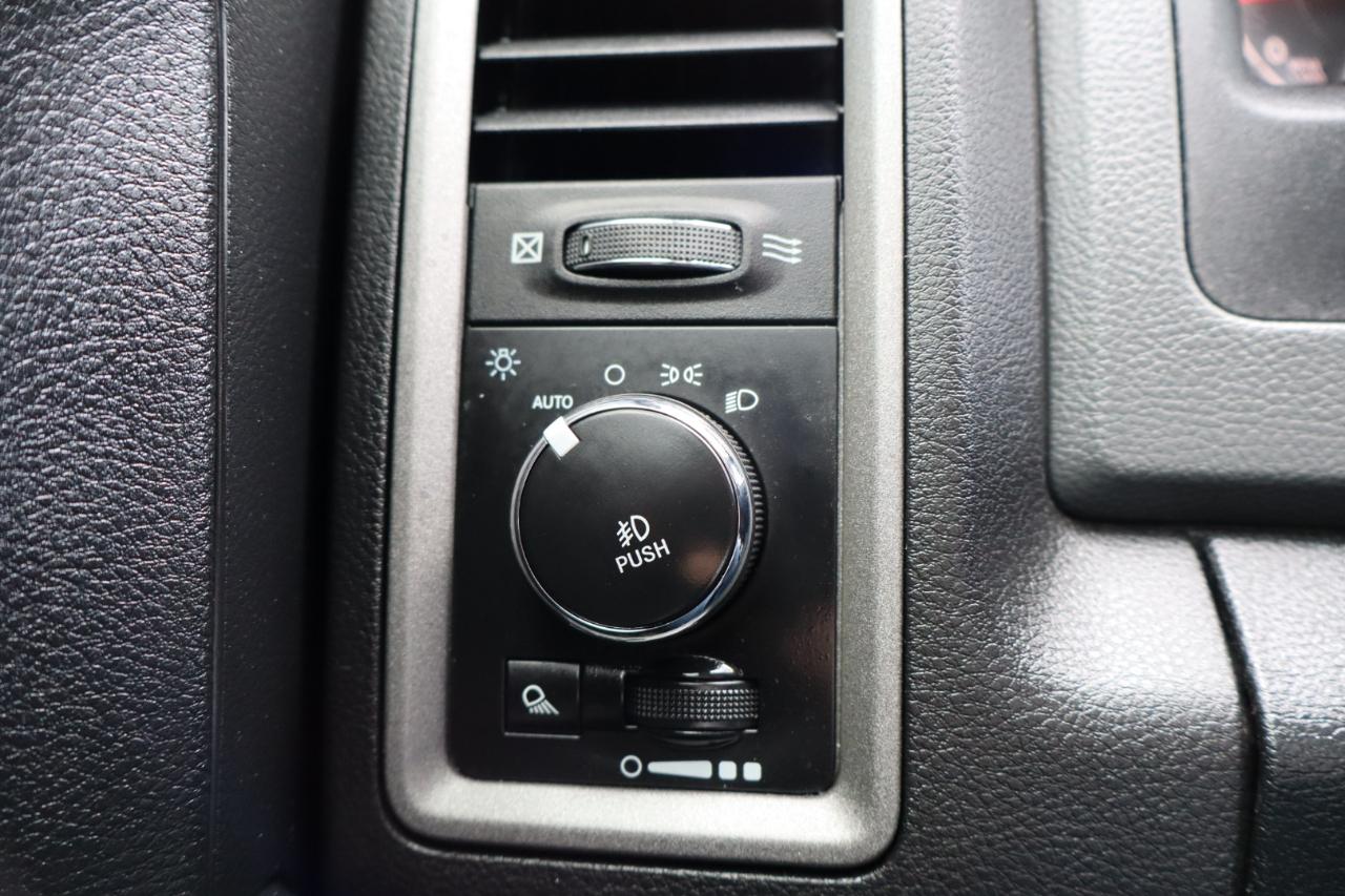 RAM 1500 2WD Crew Cab 140.5" Express 2016