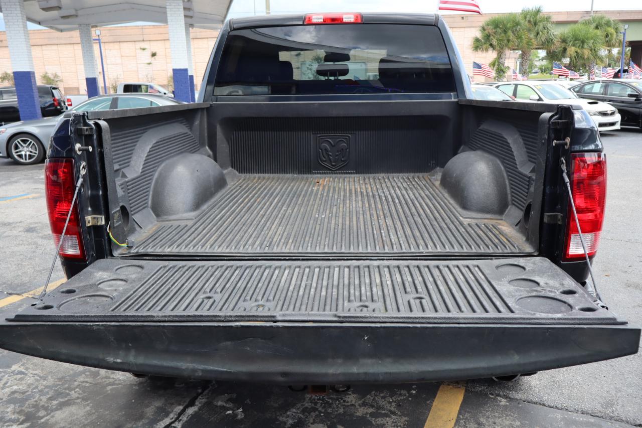 RAM 1500 2WD Crew Cab 140.5" Express 2016