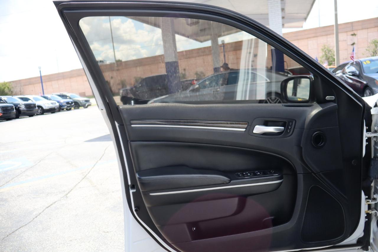 Chrysler 300 Limited RWD 2020