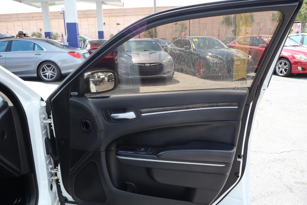 Chrysler 300 Limited RWD 2020