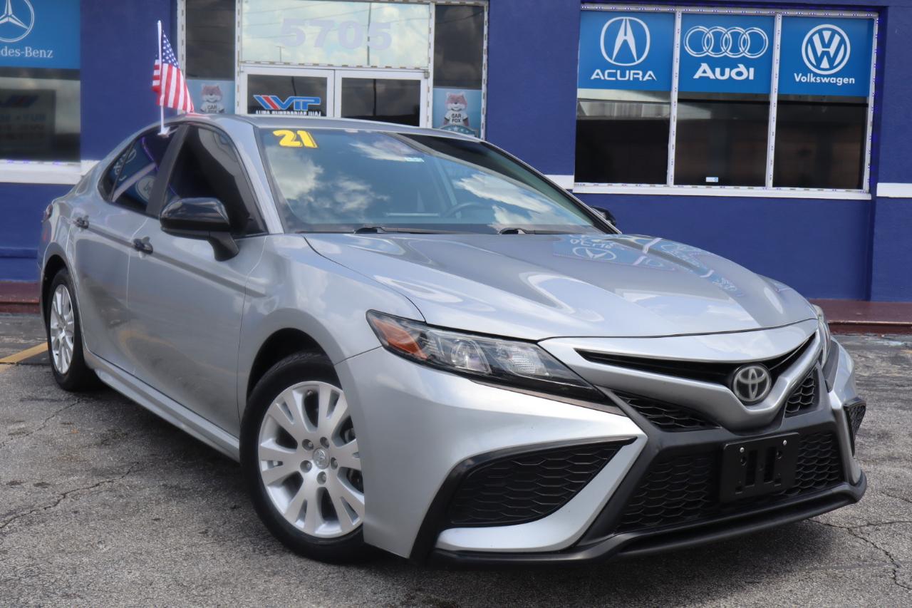 Toyota Camry SE Auto (Natl) 2021