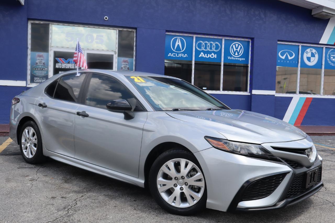 Toyota Camry SE Auto (Natl) 2021