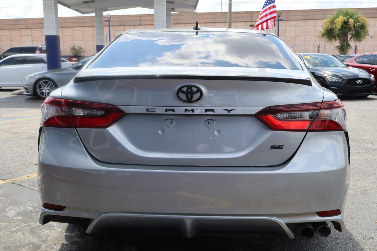 Toyota Camry SE Auto (Natl) 2021
