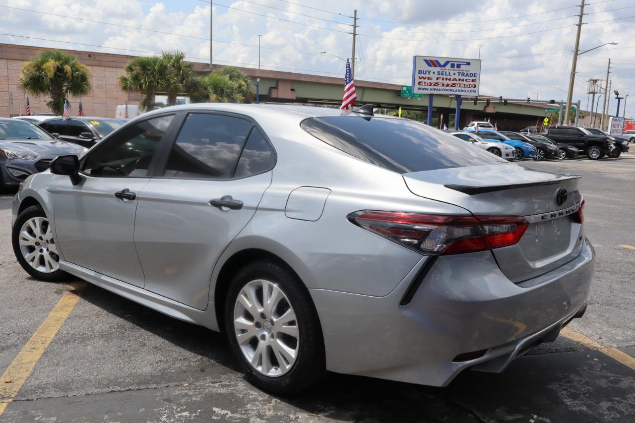 Toyota Camry SE Auto (Natl) 2021