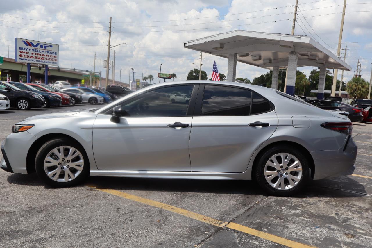 Toyota Camry SE Auto (Natl) 2021