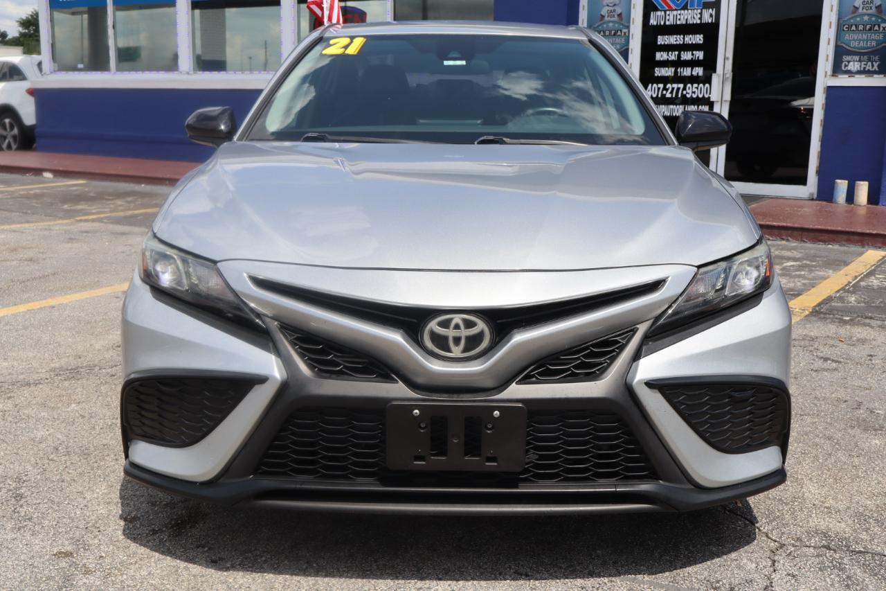 Toyota Camry SE Auto (Natl) 2021