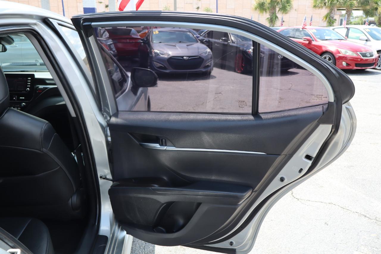 Toyota Camry SE Auto (Natl) 2021