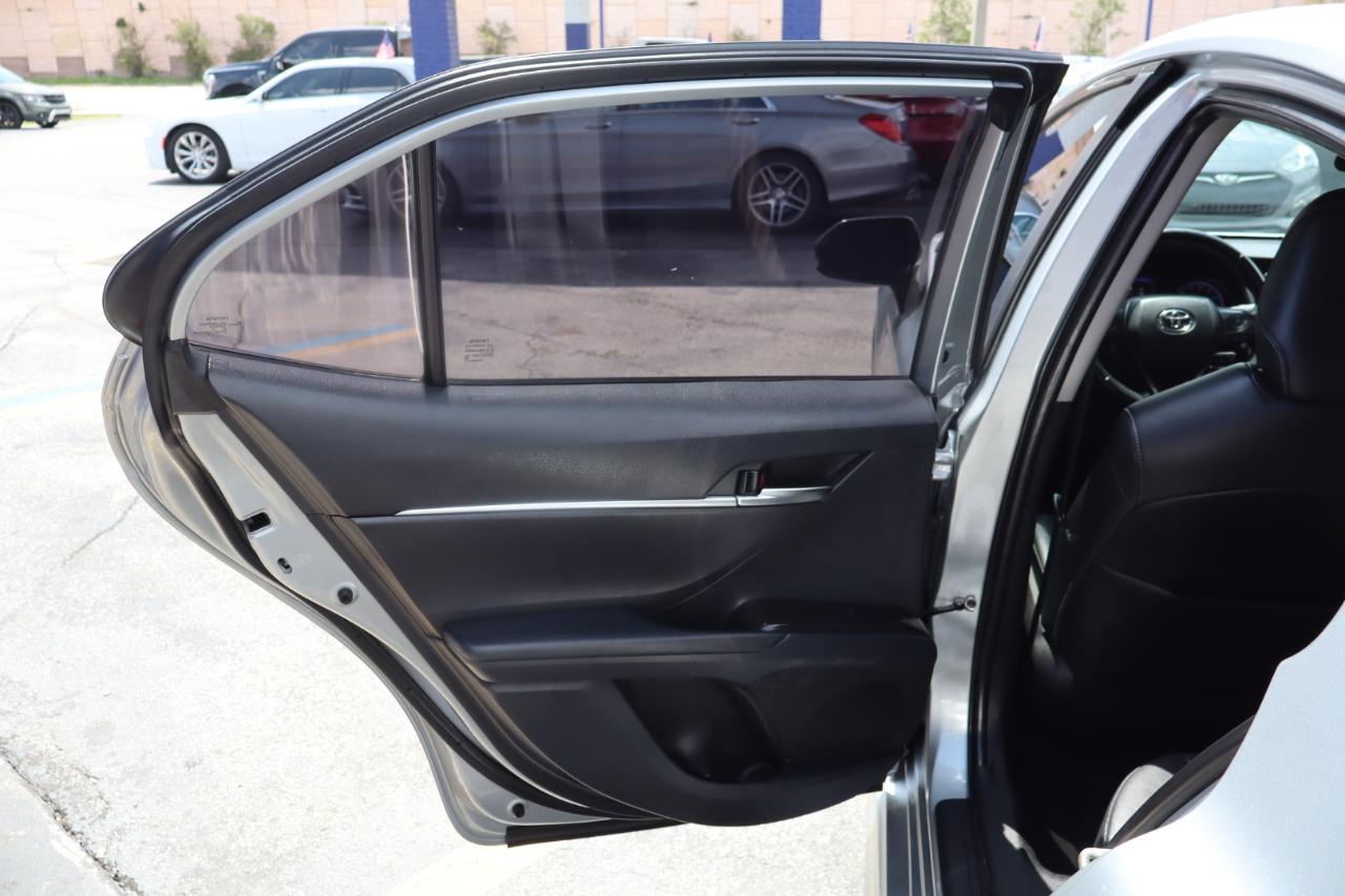 Toyota Camry SE Auto (Natl) 2021