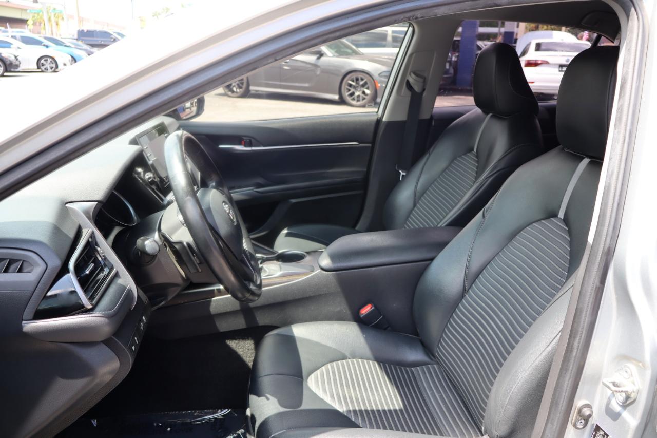 Toyota Camry SE Auto (Natl) 2021