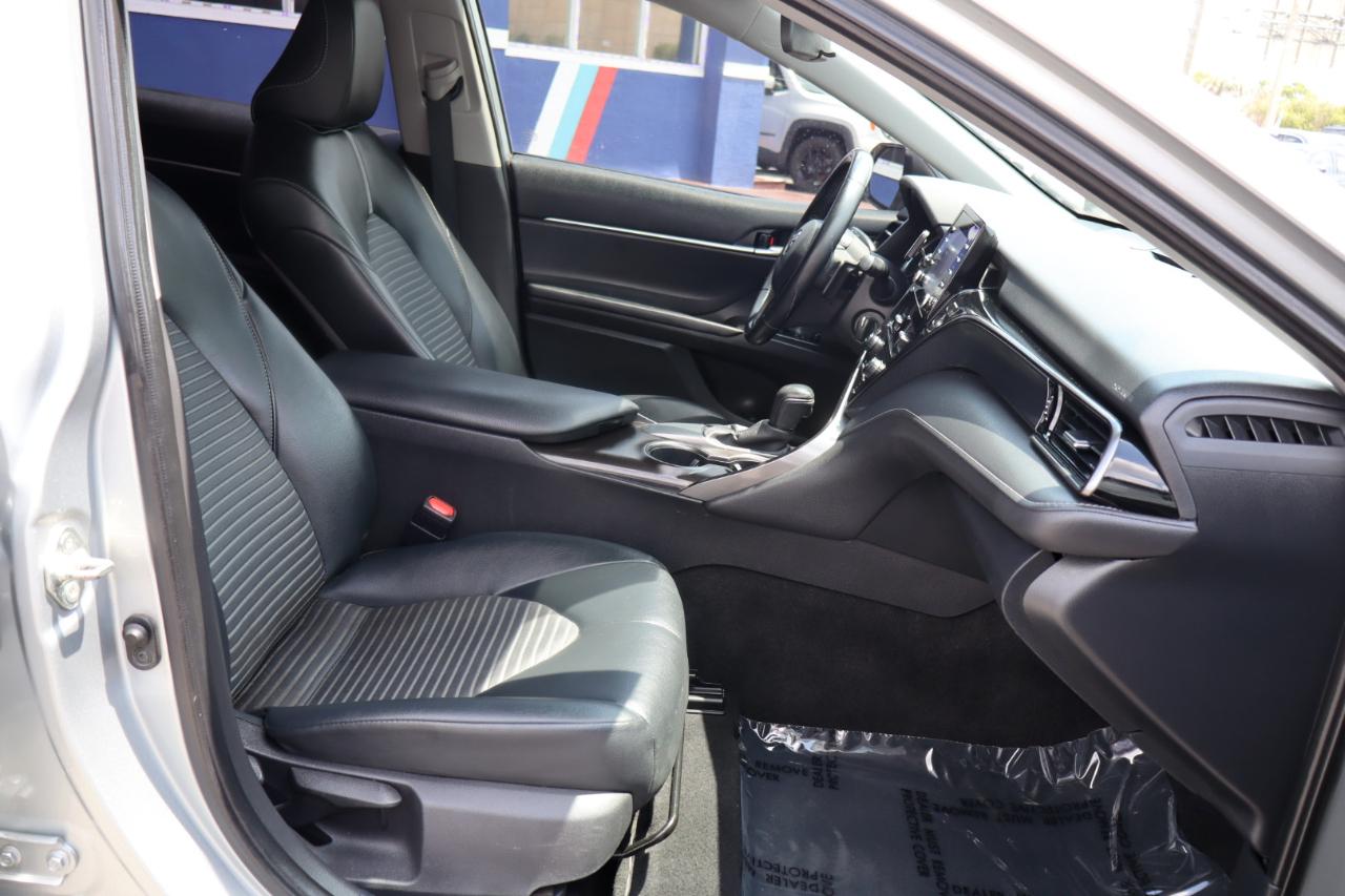 Toyota Camry SE Auto (Natl) 2021