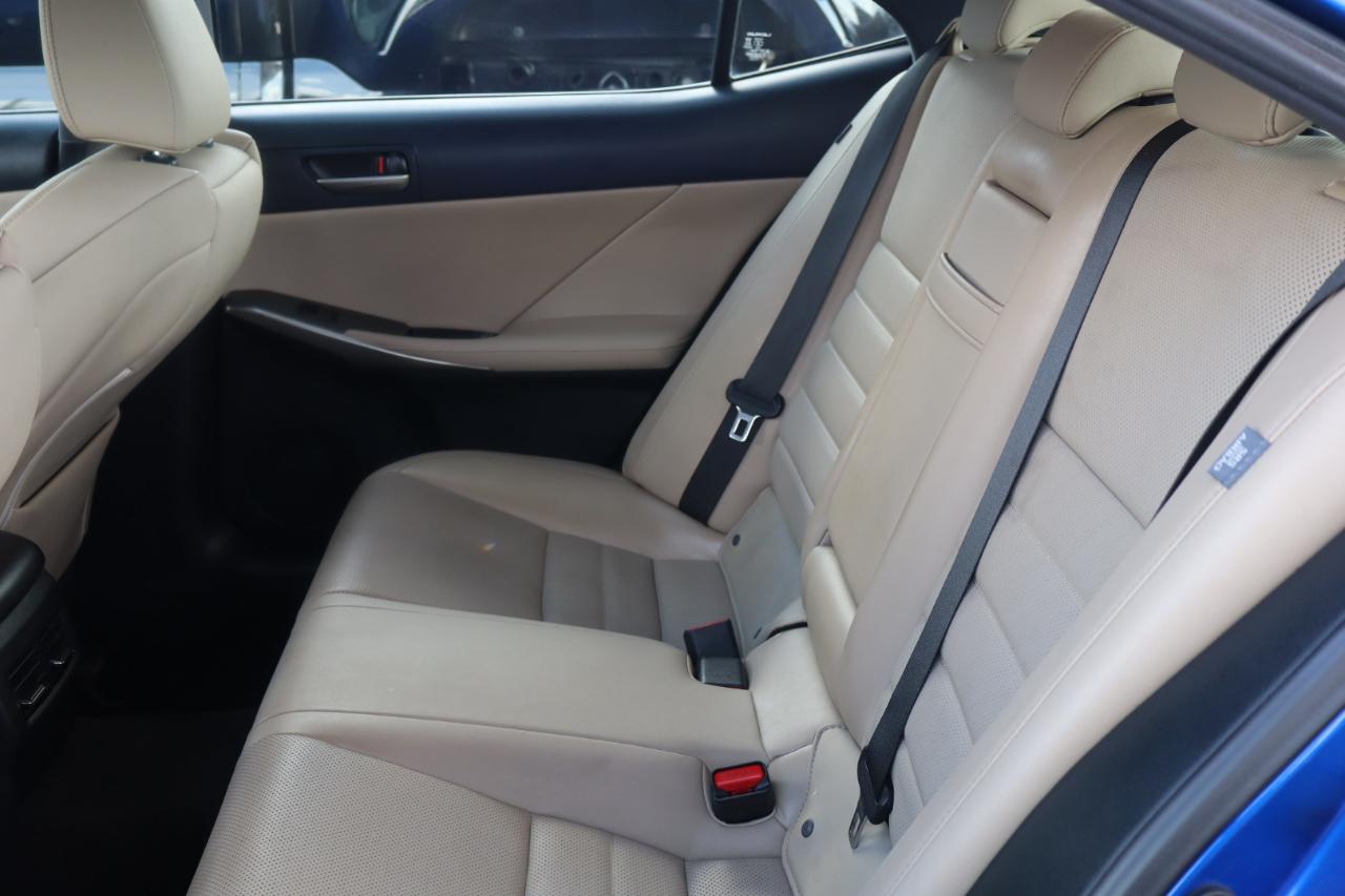 Lexus IS IS 300 RWD 2018