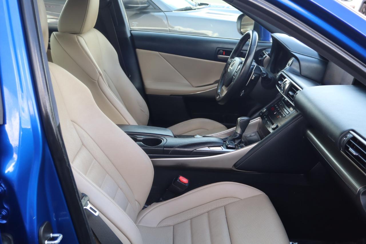 Lexus IS IS 300 RWD 2018