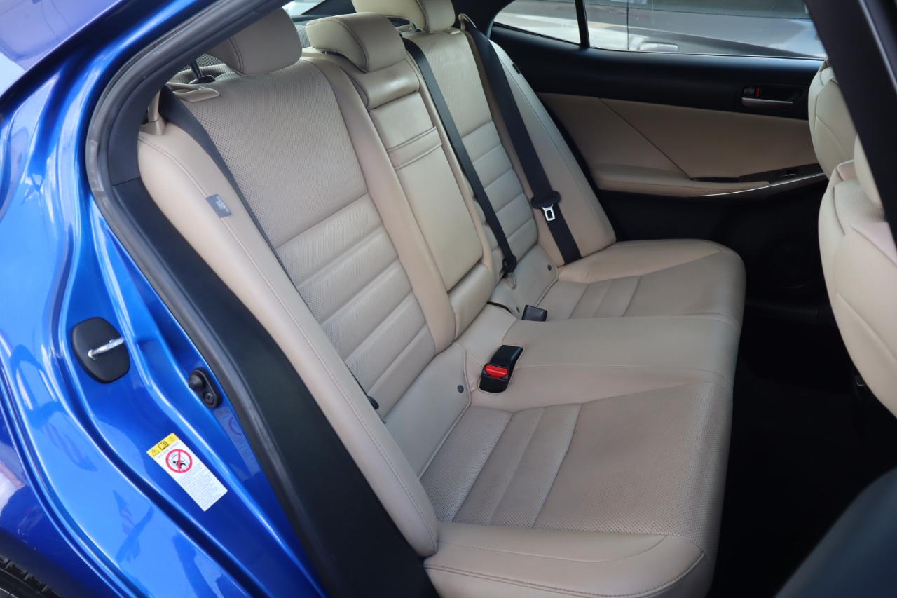 Lexus IS IS 300 RWD 2018