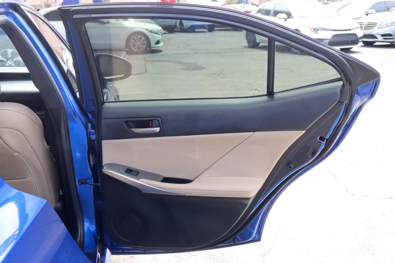 Lexus IS IS 300 RWD 2018
