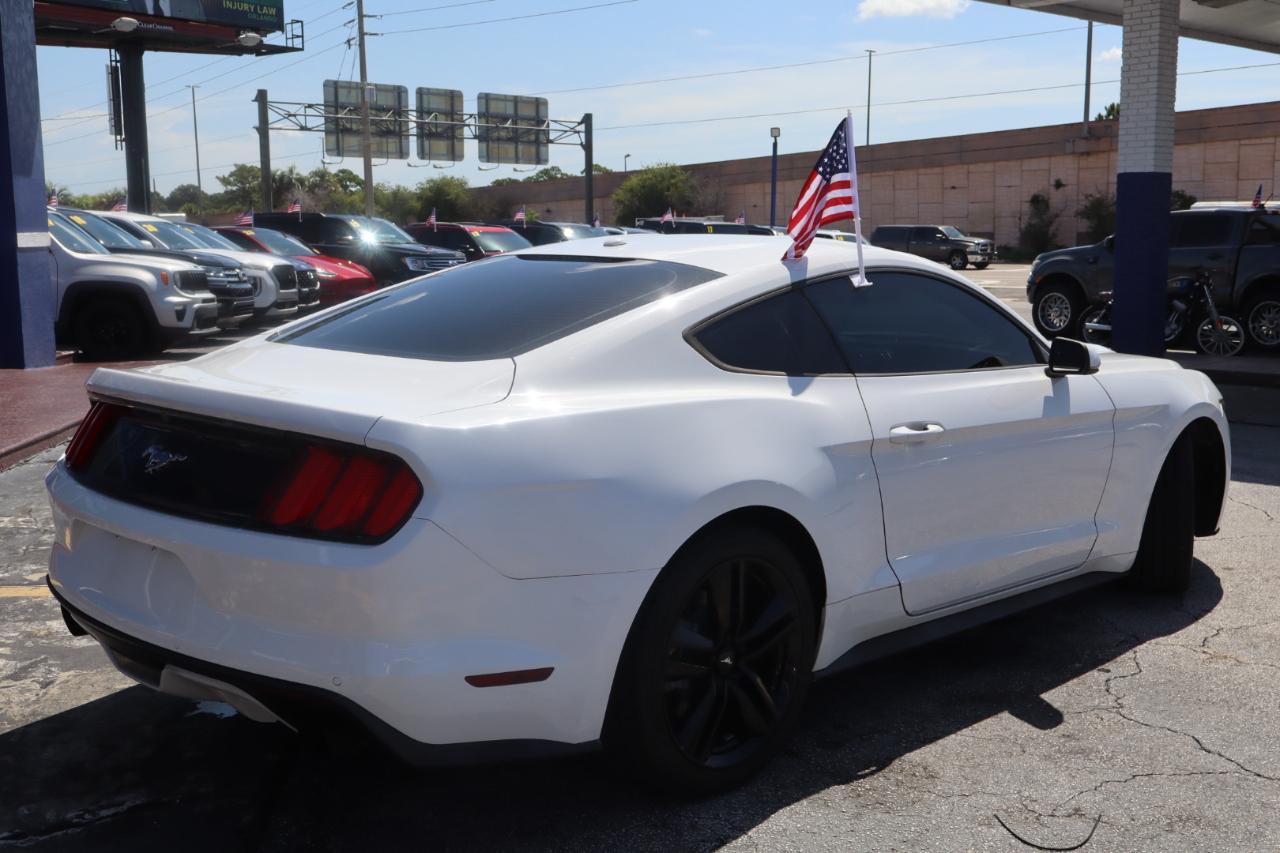 Ford Mustang EcoBoost Fastback 2017