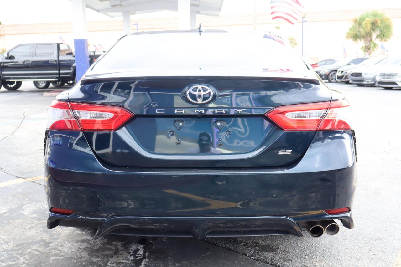 Toyota Camry SE Auto (Natl) 2020