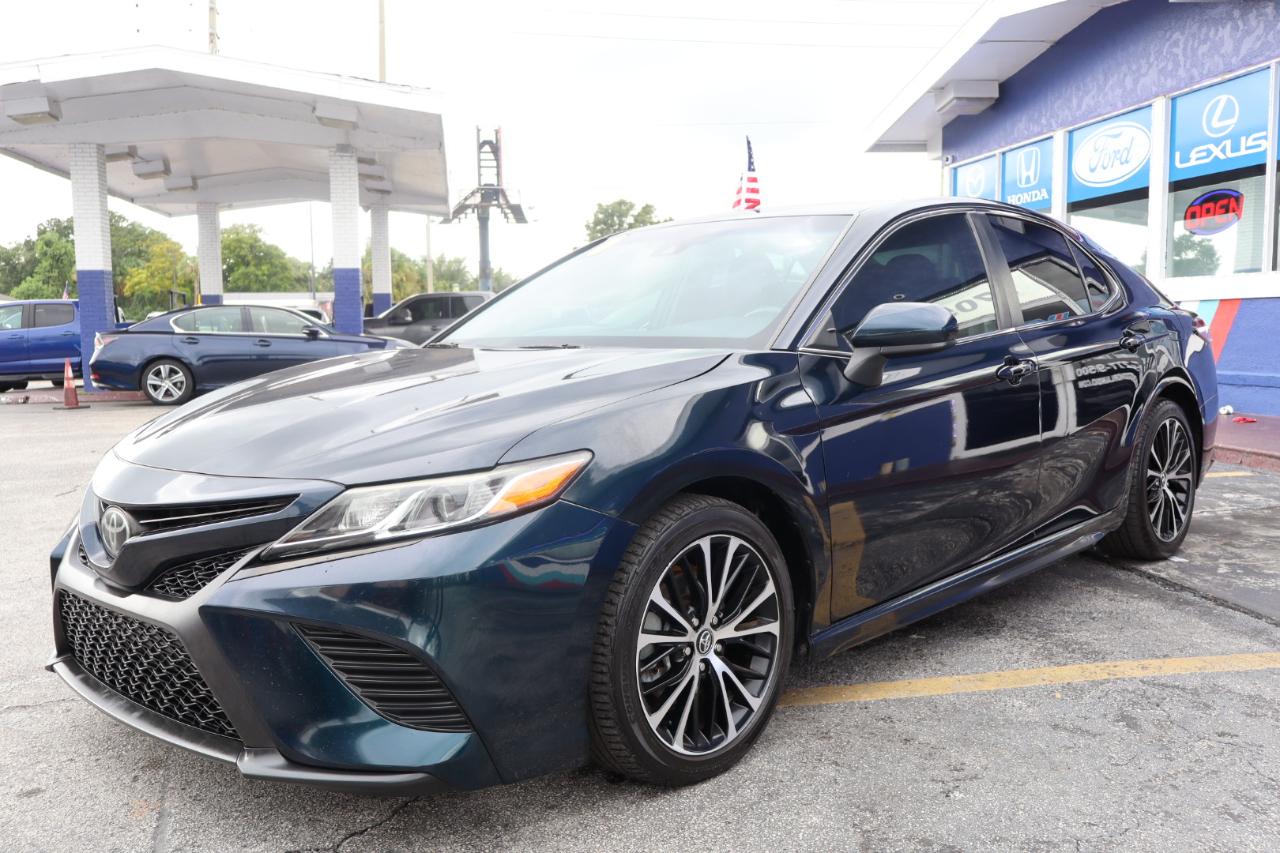 Toyota Camry SE Auto (Natl) 2020